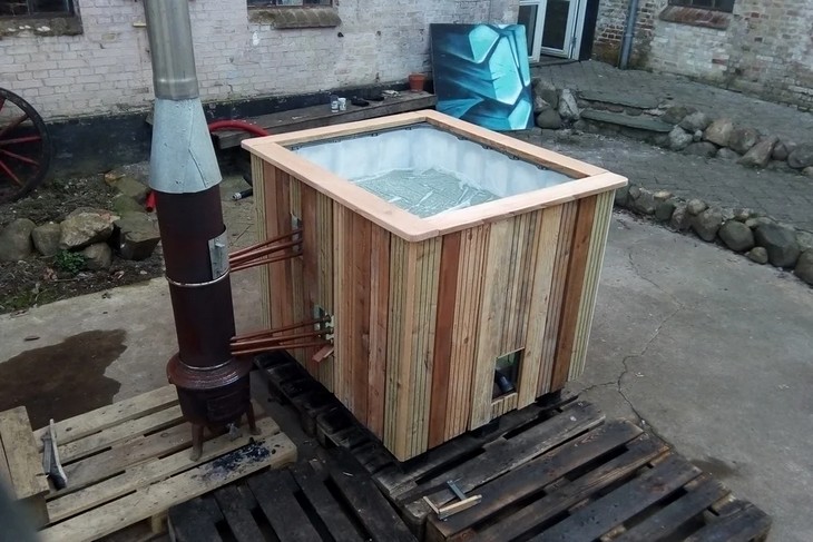 bath Tub Pallet Tank Wood Fired Using Copper Coils