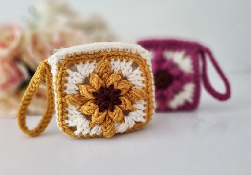 Crochet Bobble Drops Granny Coin Purse Pattern