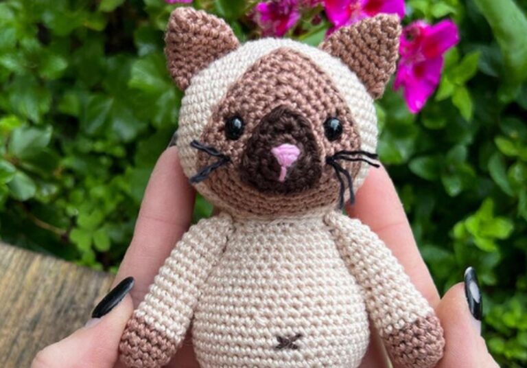 Free Crochet Cat Pattern To Gift as Doll