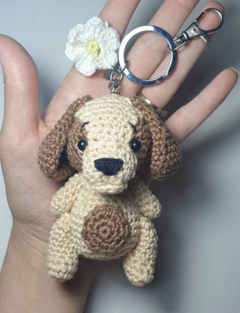 Free Crochet Dog Keychain & Daisy Flower Pattern For Spring