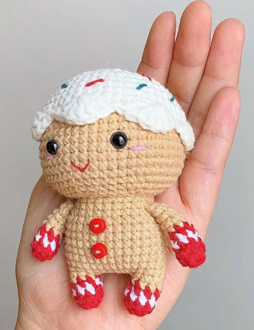 Crochet Mini Gingerbread Pattern (1)