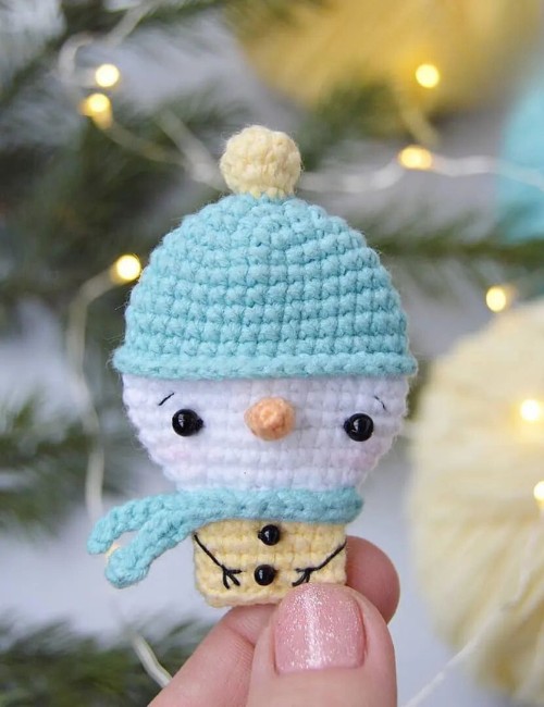 Crochet Snowman Booch Pattern