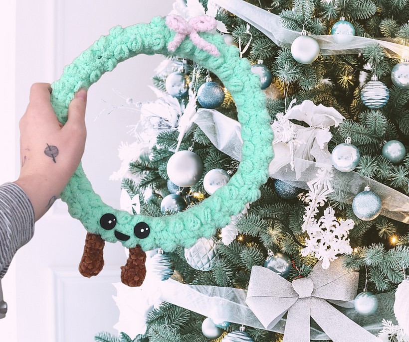 Kawaii Wreath Cuddler