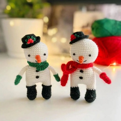 Crochet Mini Snowmen Pattern