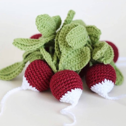 Crochet Radish Amigurumi Pattern