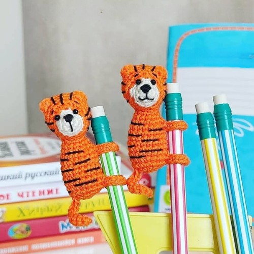 Crochet The Tiny Tiger Pencil Topper Pattern