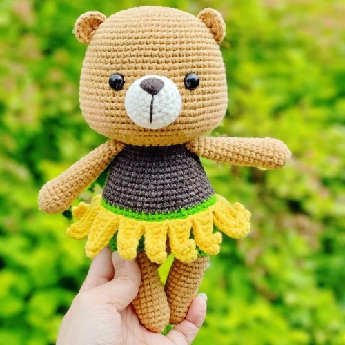 Crochet Bear With Sunflower Skirt Amigurumi Pattern