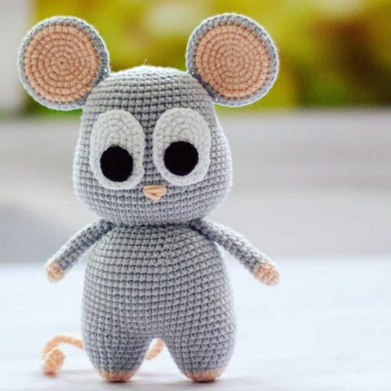 Crochet Mouse Amigurumi Pattern With Cute Eyes