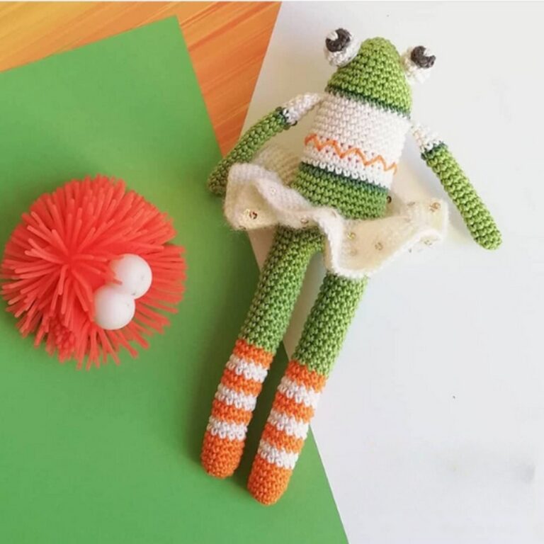 Crochet Weirdo Frog Amigurumi Pattern