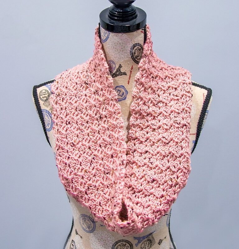 5 Super Comfy & Cozy Crochet Infinity Scarf Patterns