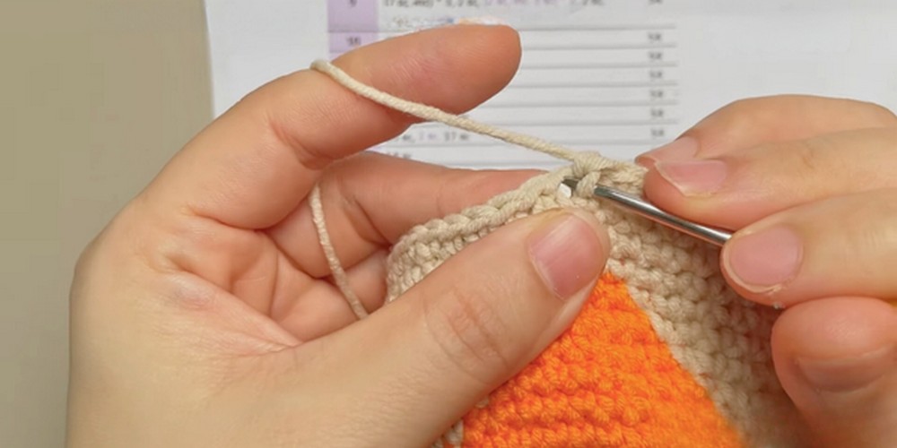 Crochet Cat Keychain step 4
