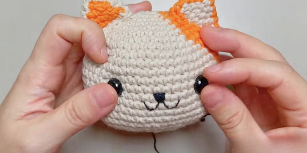 Crochet Cat Keychain step 6