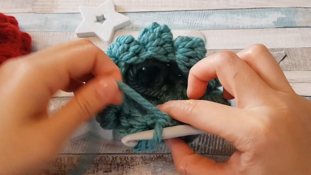 Crochet Christmas Bobble Tree step 5