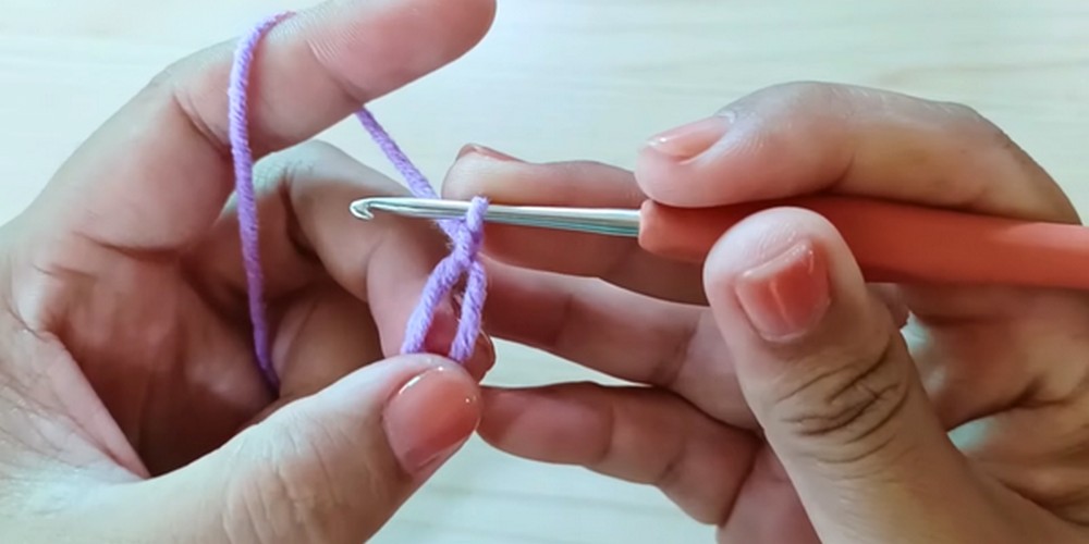 Crochet Mini Witch Hat step 1