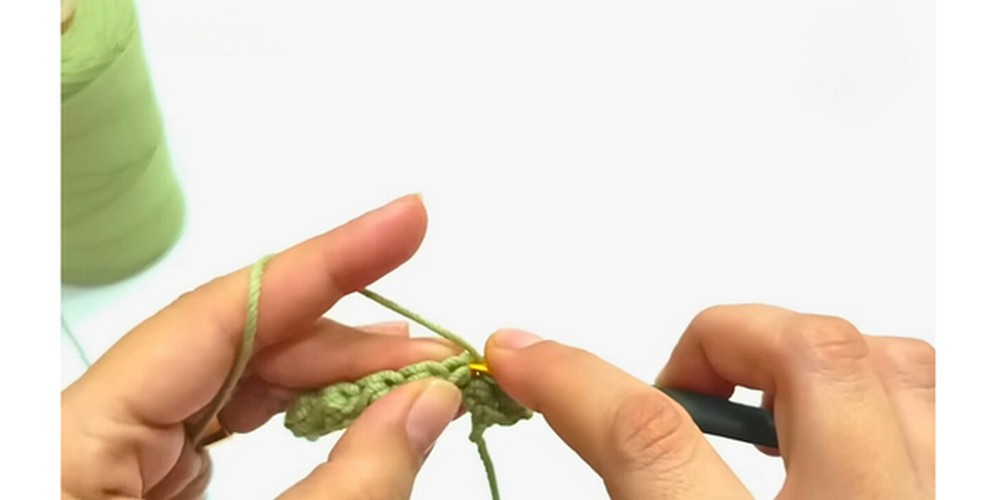 Easy Crochet Coin Purse For Beginners step 2