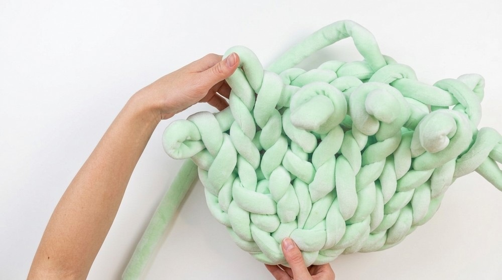 Useful Crochet Bag Pattern Made With Chunky Yarn