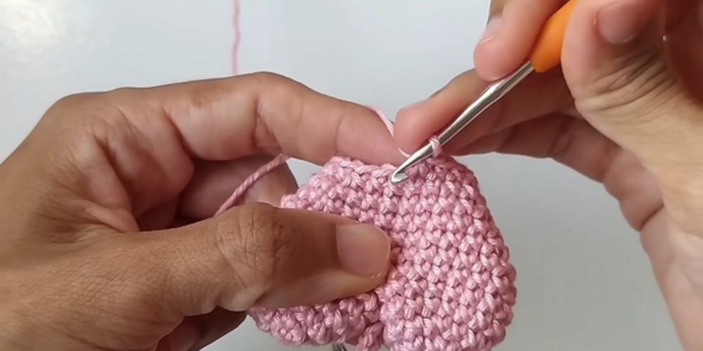 crochet heart keychain step 5