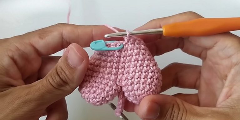 crochet heart keychain step 6