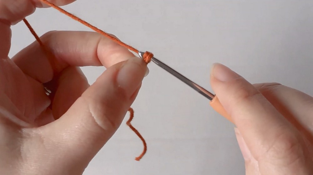 Crochet A Terracotta Pot For Cacti Or Flowers step 1