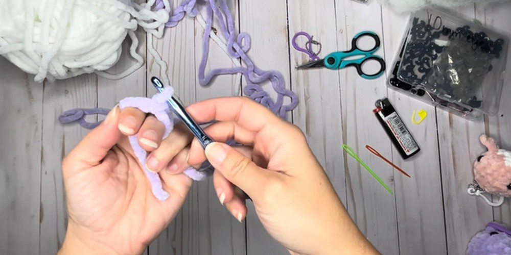 Crochet Baby Whale Keychain step 1