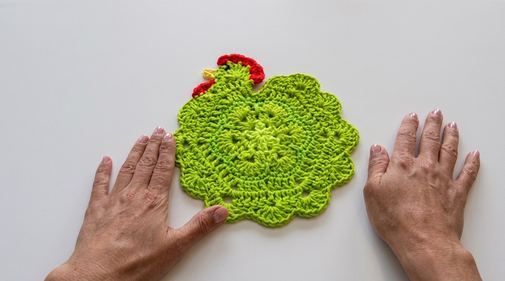 Crochet Chicken Potholder Pattern For Seasonal Gifts