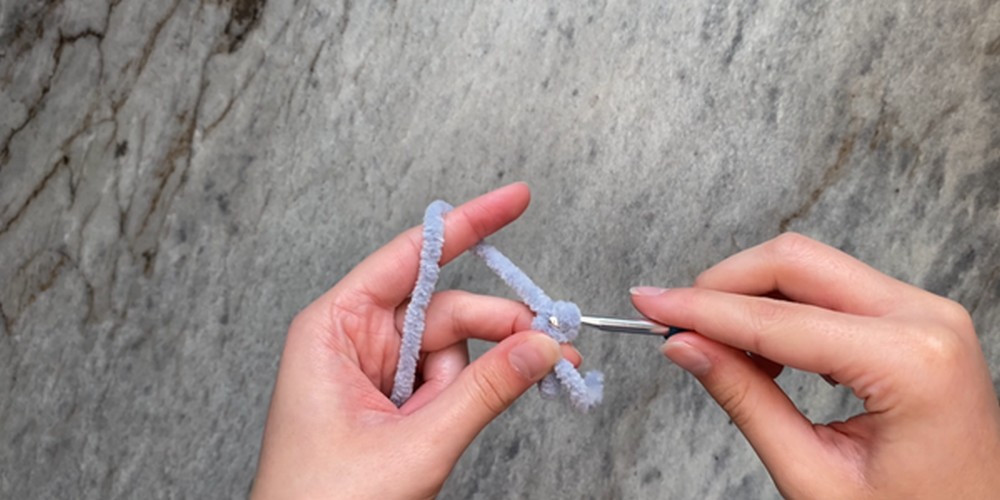 Crochet Crescent Moon Amigurumi step 1