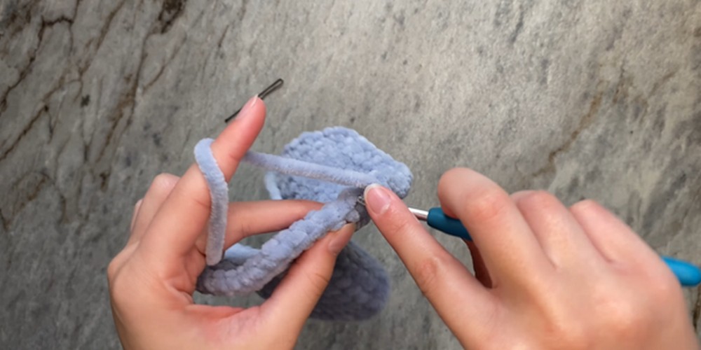 Crochet Crescent Moon Amigurumi step 3