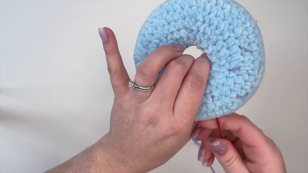 Crochet Donut Amigurumi step 6