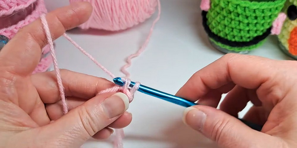 Crochet Easter Bunny Jar Cozy step 1