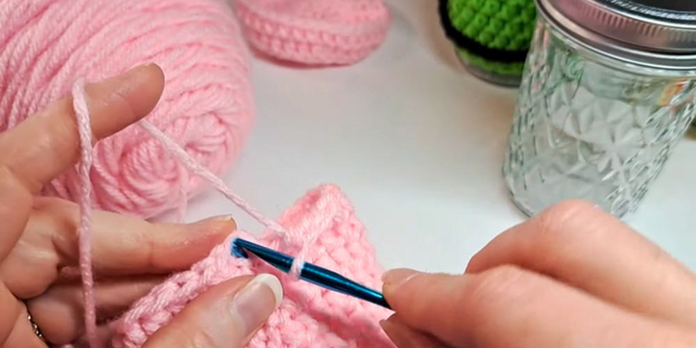 Crochet Easter Bunny Jar Cozy step 2