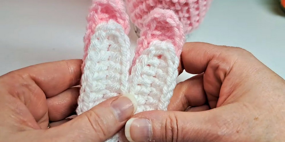 Crochet Easter Bunny Jar Cozy step 3