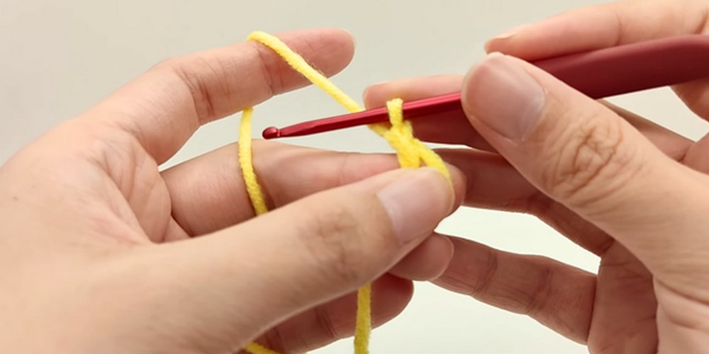 Crochet Emoji Keychain step 1