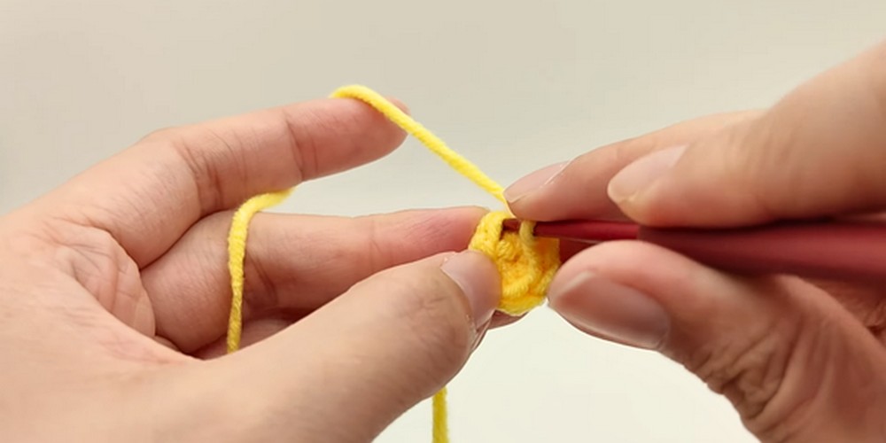 Crochet Emoji Keychain step 2