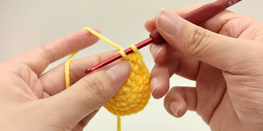 Crochet Emoji Keychain step 3
