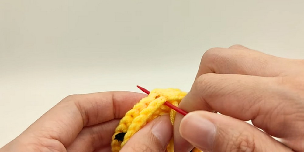 Crochet Emoji Keychain step 5