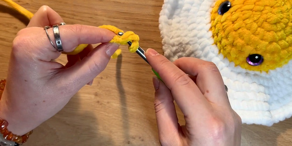 Crochet Fried Egg Amigurumi Pattern step 1