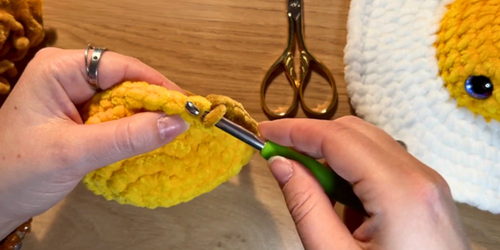 Crochet Fried Egg Amigurumi Pattern step 3