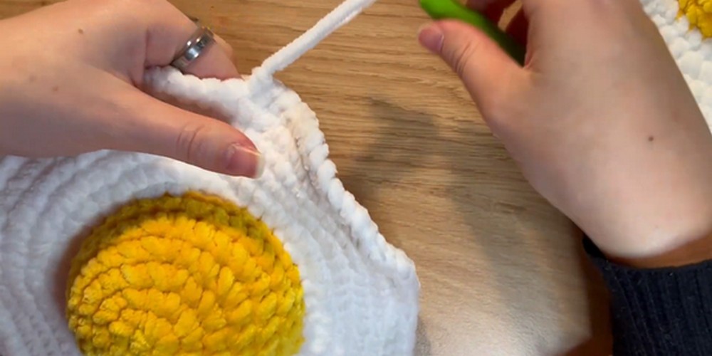 Crochet Fried Egg Amigurumi Pattern step 6