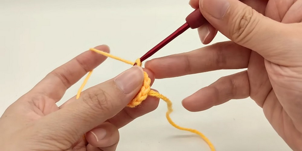 Crochet Fried Egg Keychain step 2