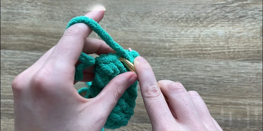 Crochet Giant Strawberry step 4