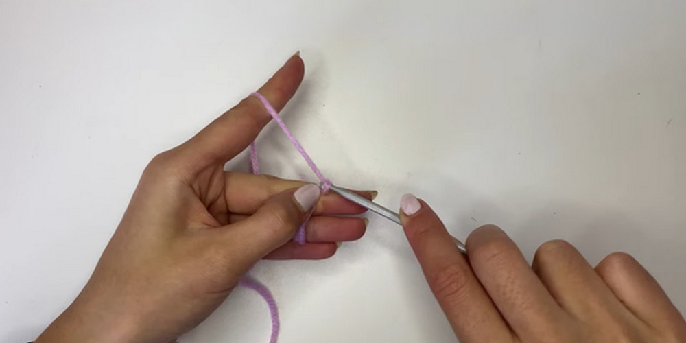 Crochet Heart Trinket Tray step 1