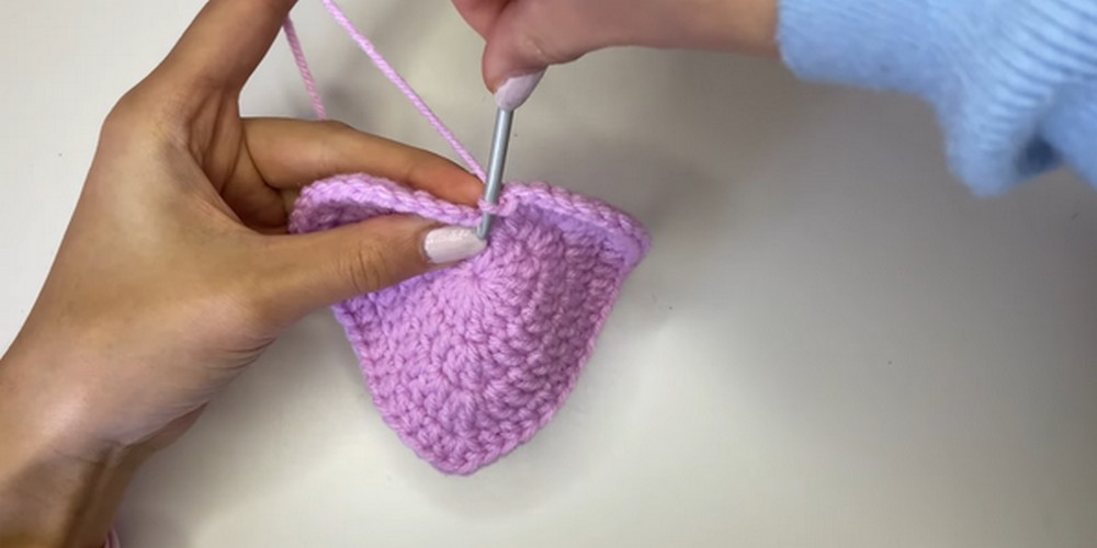 Crochet Heart Trinket Tray step 3