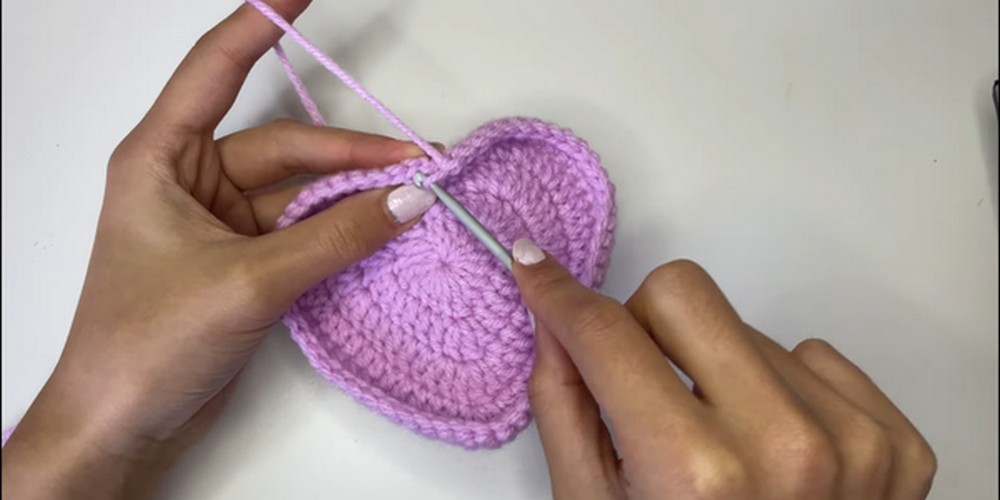 Crochet Heart Trinket Tray step 4