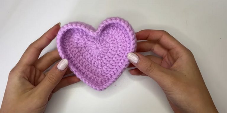 Crochet Heart Trinket Tray step 6
