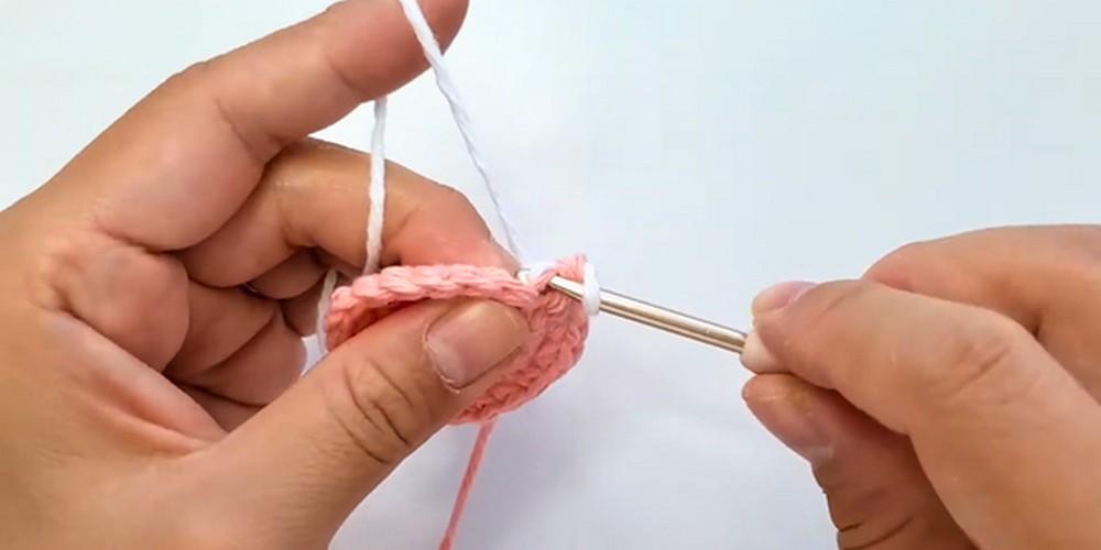 Crochet Macaron Amigurumi step 2