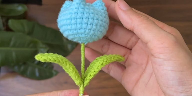 Crochet Mini Tulip Pot step 6
