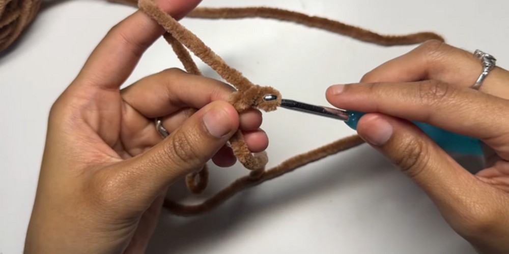 Crochet Mr Bean’s Teddy Bear step 1