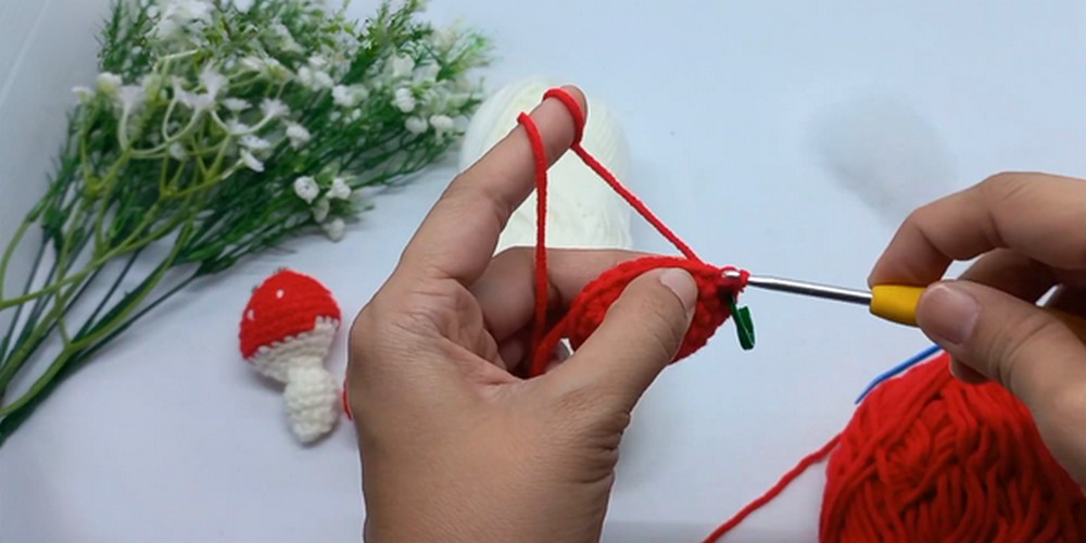 Crochet Mushroom Pop step 2