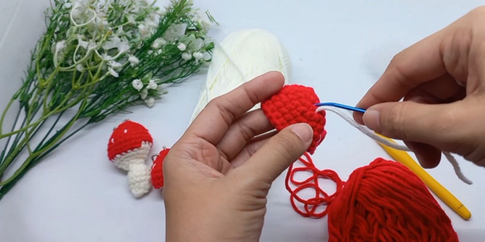 Crochet Mushroom Pop step 3