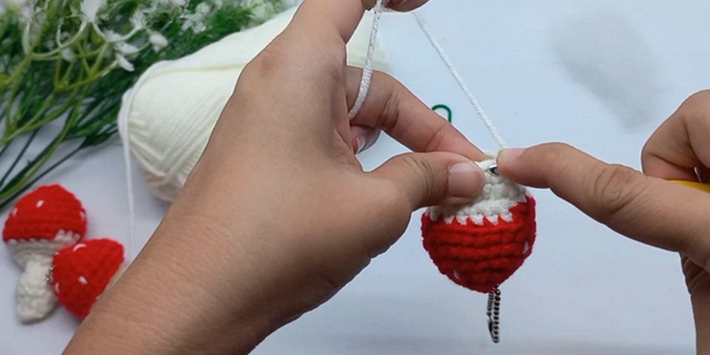 Crochet Mushroom Pop step 4
